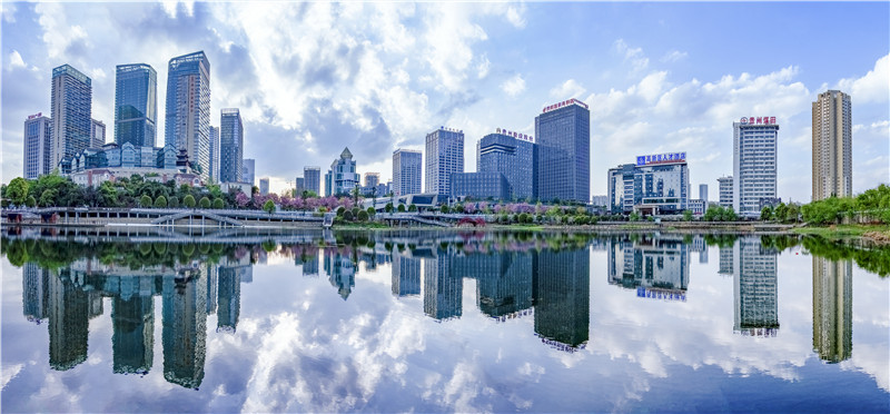 米乐M6：奔涌向“新”以“质”致远！贵阳高新区加快培育和发展新质生产力(图2)