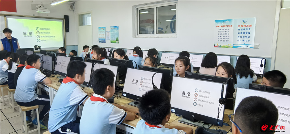 数字科技引领校园安全新风尚青岛郑州路小学开展VR体验式安全活动(图2)