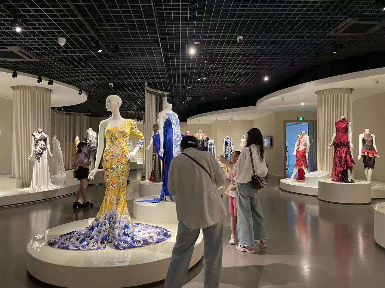 米乐M6:国风+数字科技传统丝绸产业打开发展新“丝”路