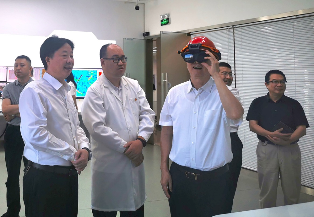米乐M6：集团企业数字化工作委员会王绪君主任调研昆仑数智科技有限责任公司促进企业数字化转型合作(图2)