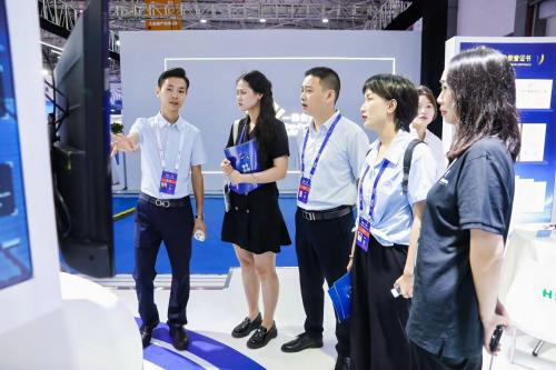 米乐M6：郁林科技携创新成果首秀2024数博会(图2)