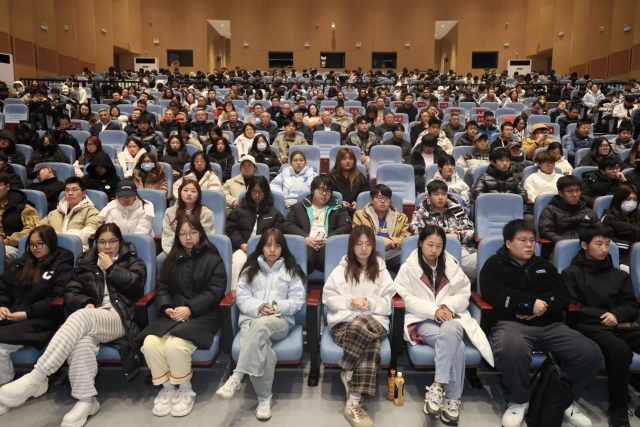 中国人民大学“陕公大学堂”系列讲座走进泰山科技学院数字化时代如何创新性讲好中国故事？(图4)