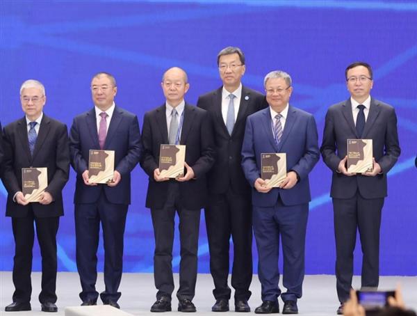 世界互联网大会乌镇峰会开幕腾讯获杰出贡献奖等多项殊荣(图2)