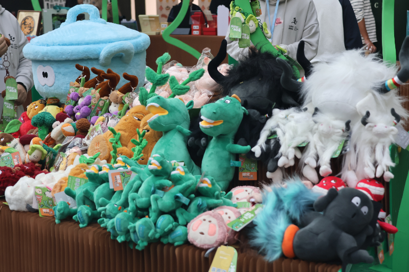 米乐M6平台：新华网文化观察丨2024年那些火出圈的文创(图5)