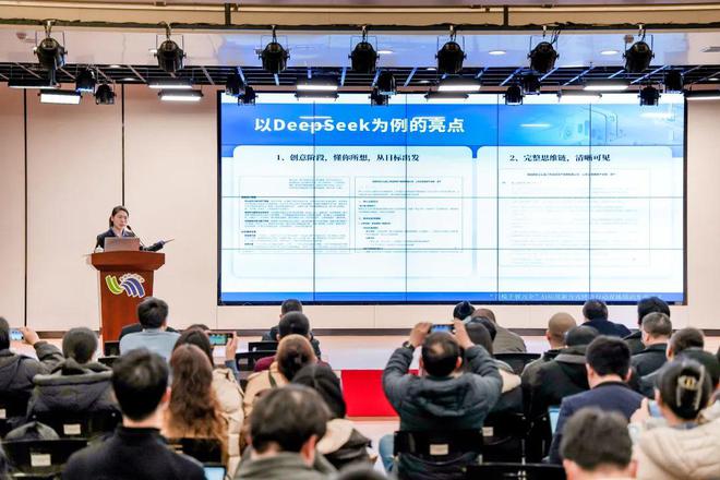 福建AI智慧升级加速度“百模千智万企”驿启行动掀起智创未来热度(图11)