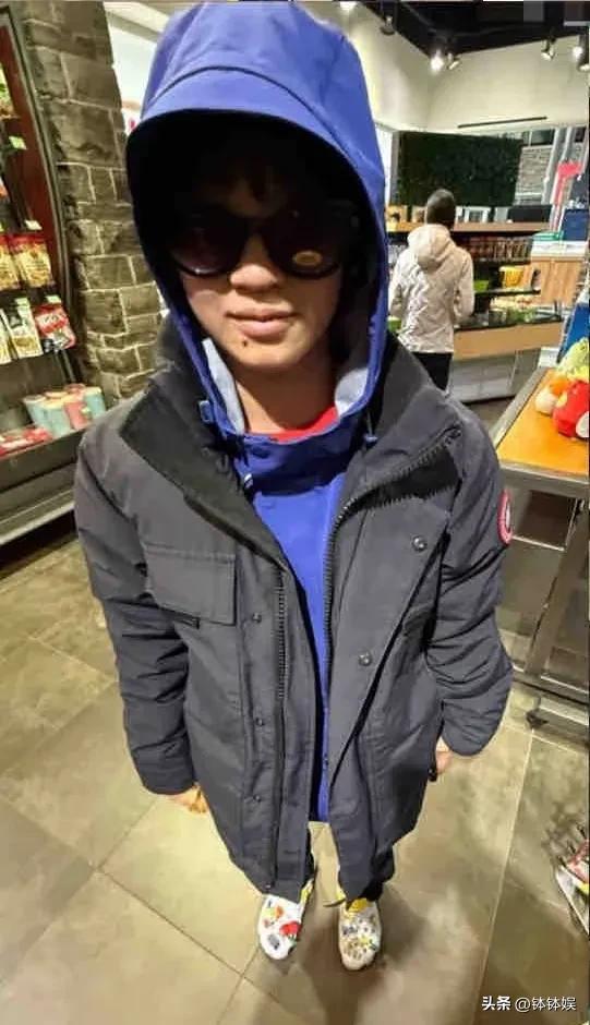 全红婵抵达加拿大！刚落地就买了加拿大鹅零下八度穿洞洞鞋抢眼(图4)