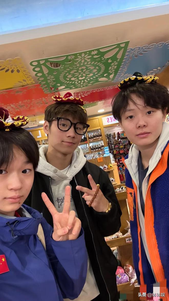 全红婵抵达加拿大！刚落地就买了加拿大鹅零下八度穿洞洞鞋抢眼(图7)