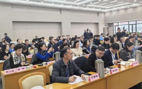 米乐M6：云生集团创始人李贤威为行业人才培训班授课分享HR智能体及云生AI数智化实践(图2)