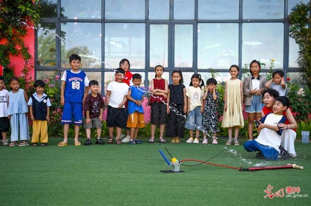 直播助农、健康义诊、扮靓街巷……青年学子暑期返乡服务桑梓(图7)