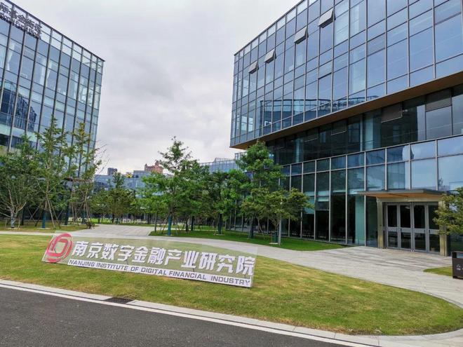 持证上岗！新区两家企业获认证(图1)