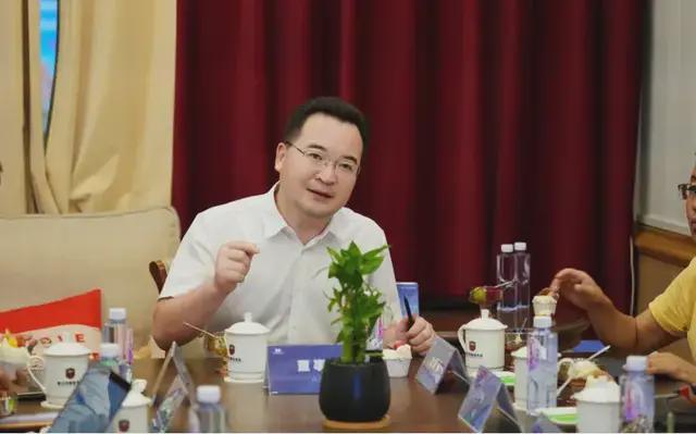 老师人手一个AI“管家”！华天星海上新EHR系统智慧管理再升级(图2)