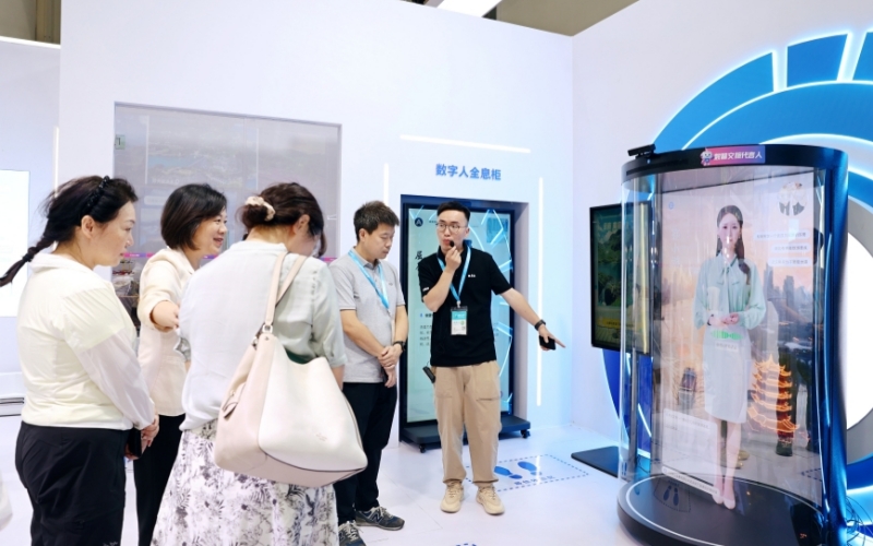 米乐M6网页版：2025文旅博览会打造科技新体验数字人与MR导览引领创新风潮(图2)