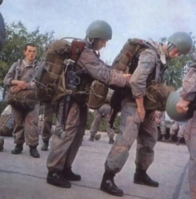 突击步枪（SturmgewehrStG44）——所有突击步枪之父(图14)