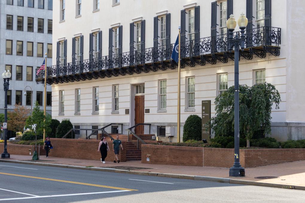 美媒：特朗普政府向多方施压要给美数字科技巨头“开绿灯”