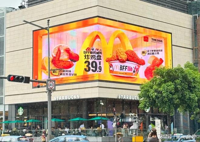 米乐M6网页版：裸眼3D大屏如何助力品牌占领深圳年轻消费主场(图2)