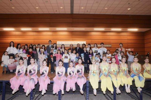 米乐M6：第七届“DreamtheWorld”国际儿童画展巴黎卢浮宫卡鲁塞尔举办(图2)