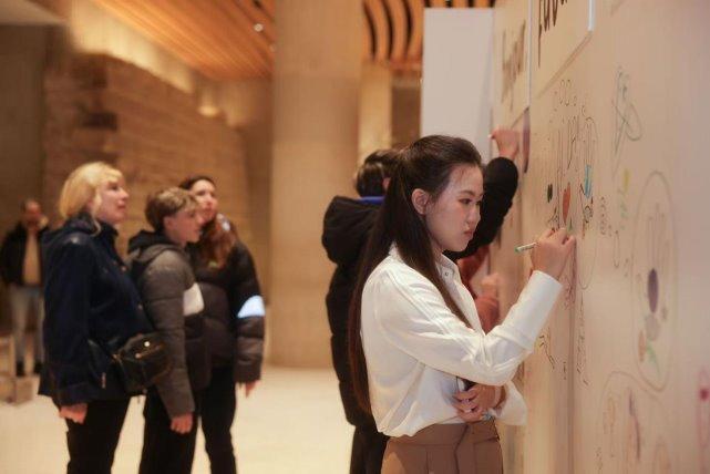 米乐M6：第七届“DreamtheWorld”国际儿童画展巴黎卢浮宫卡鲁塞尔举办(图3)