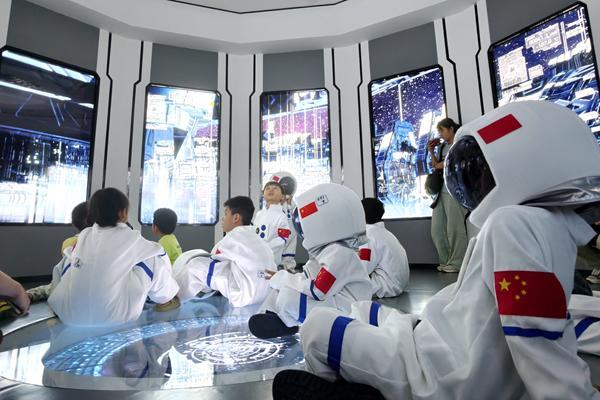 米乐M6网页版：南宁市科技馆开展中国航天日系列科普活动