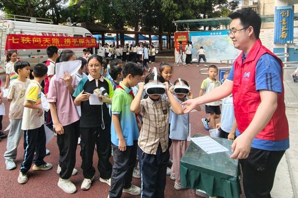 米乐M6网页版：南宁市科技馆开展中国航天日系列科普活动(图3)